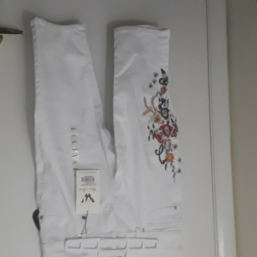 Capris - Picture 2 of 3